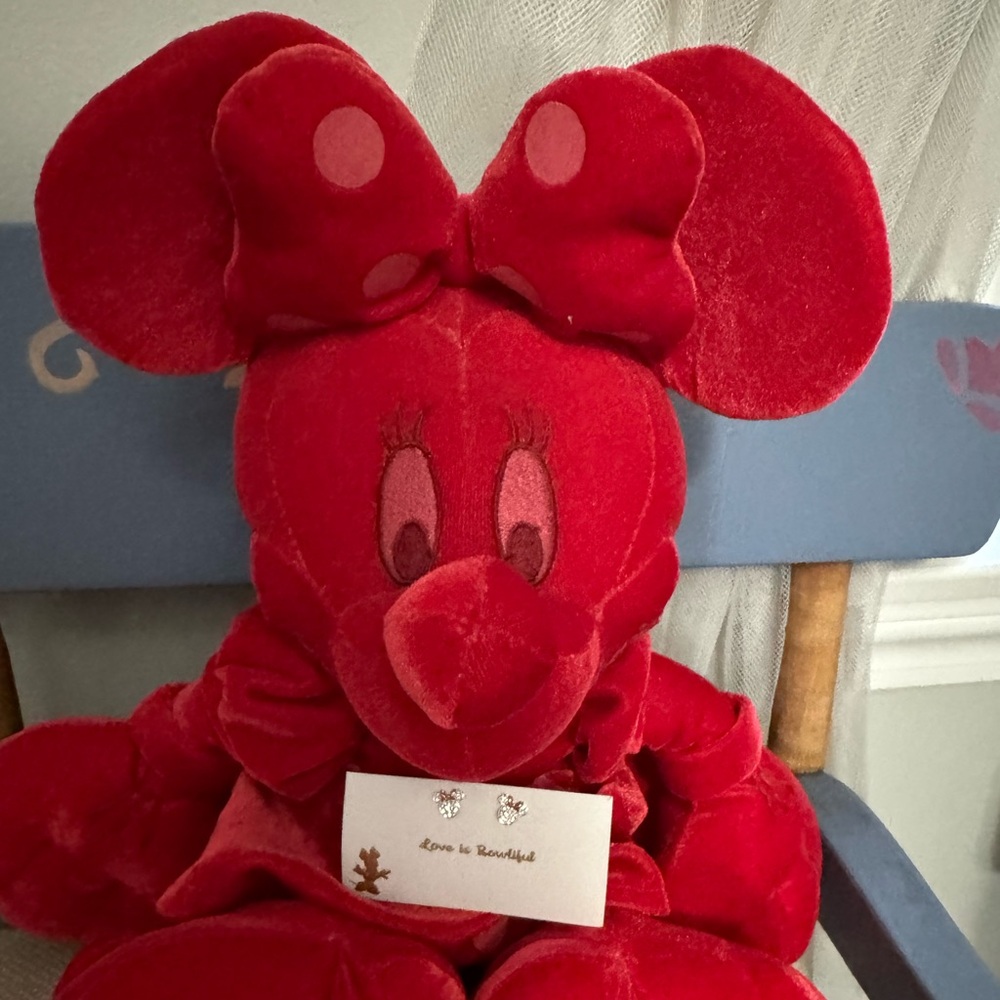 Minnie Mouse Earring & Stuffy Set 💎🍒 ❤️ 💌